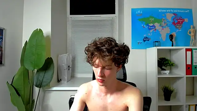 Snapshot of LukeSweet chatting on July 15, 2026, 4:45 pm LukeSweet online show from July 15, 2026, 4:45 pm