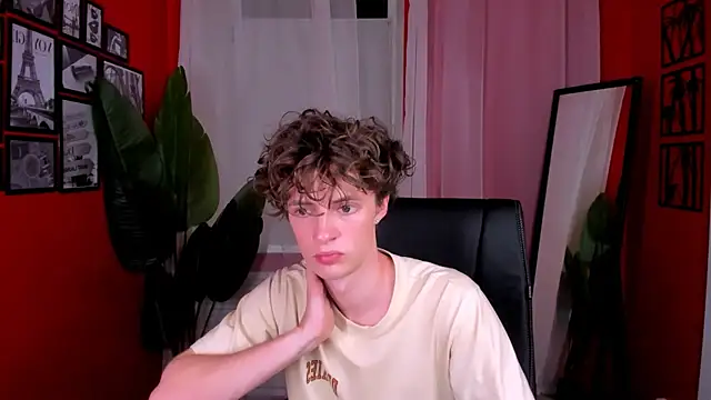 Snapshot of LukeSweet chatting on July 22, 2026, 2:31 pm LukeSweet online show from July 22, 2026, 2:31 pm