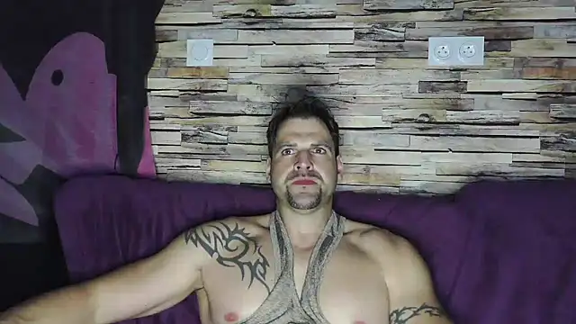 XxBigboybandxX online show from February 28, 2025, 7:25 pm