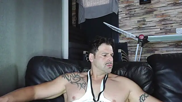 XxBigboybandxX online show from October 25, 2025, 7:49 am