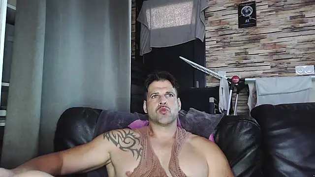 XxBigboybandxX online show from November 8, 2025, 2:39 pm