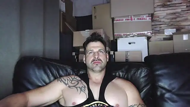 XxBigboybandxX online show from April 18, 2026, 7:07 pm