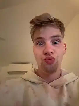 Snapshot of CDLukeLucy420 chatting on October 2, 2025, 7:10 pm CDLukeLucy420 online show from October 2, 2025, 7:10 pm