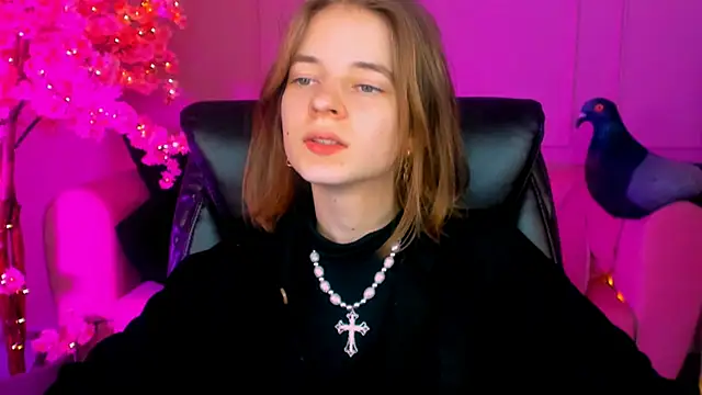 TinaDavil online show from December 18, 2024, 5:42 pm