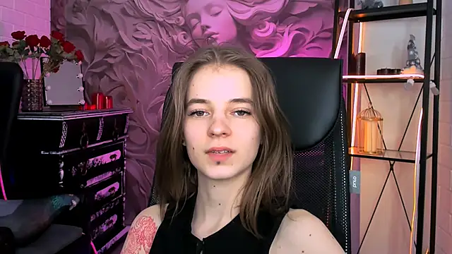 TinaDavil online show from February 28, 2025, 4:10 pm