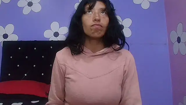 karolinee 66  online show from March 4, 2026, 4:18 am