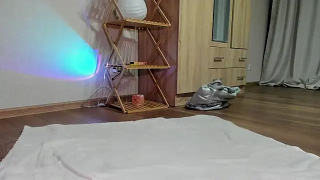 minidivaa  online show from November 22, 2025, 9:25 pm