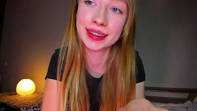 minidivaa  online show from April 2, 2026, 7:22 pm