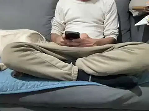 4small4inchlol online show from March 3, 2025, 7:06 pm