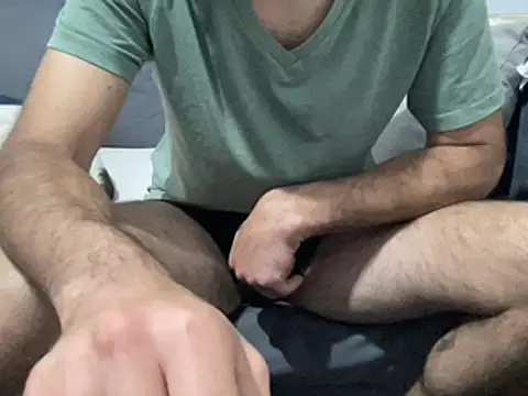 4small4inchlol online show from March 16, 2025, 11:49 am