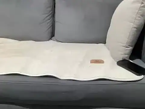 4small4inchlol online show from March 18, 2025, 2:48 pm