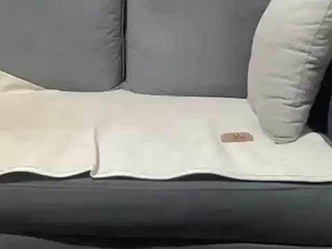 4small4inchlol online show from March 21, 2025, 5:12 pm