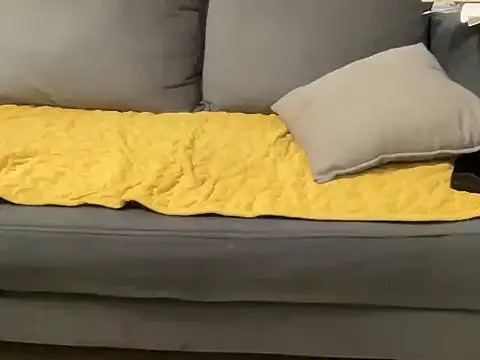 4small4inchlol online show from November 28, 2025, 8:44 pm