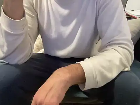 4small4inchlol online show from February 28, 2026, 6:53 pm