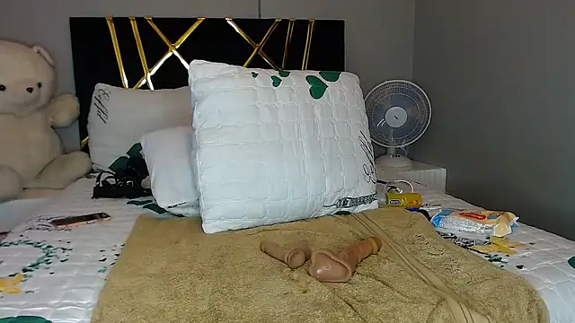 MissBigNipples online show from February 16, 2025, 5:15 am