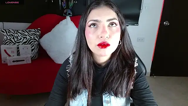 Carolaine69  online show from April 20, 2026, 1:25 pm