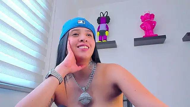 Gangster Girl online show from December 31, 2024, 4:04 pm