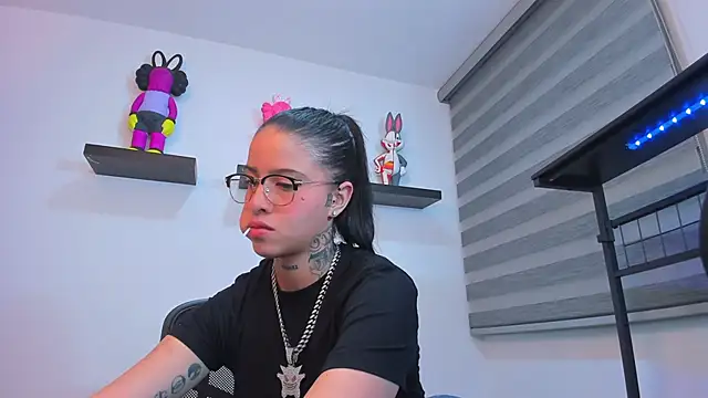 Gangster Girl online show from November 28, 2025, 3:42 am