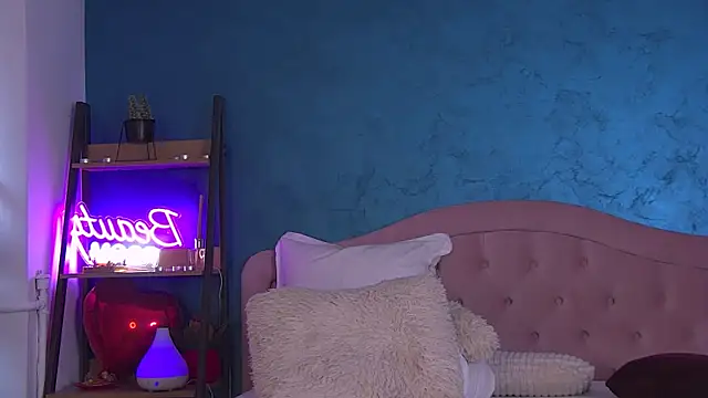 RaisaVawn online show from February 8, 2025, 11:01 am