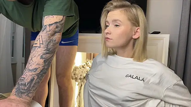 Adelovenick online show from November 26, 2025, 1:23 pm