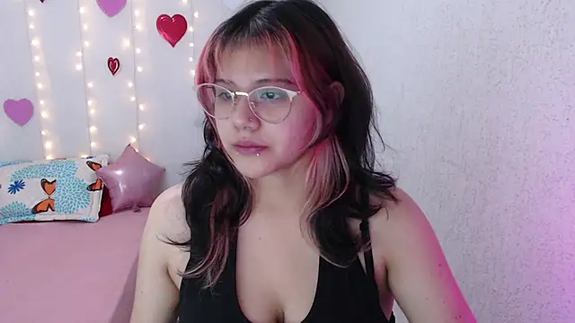 Snapshot of mixie_cute chatting on February 16, 2025, 5:04 pm mixie cute online show from February 16, 2025, 5:04 pm