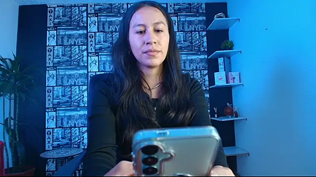 EmiGomez  online show from March 9, 2026, 1:04 pm