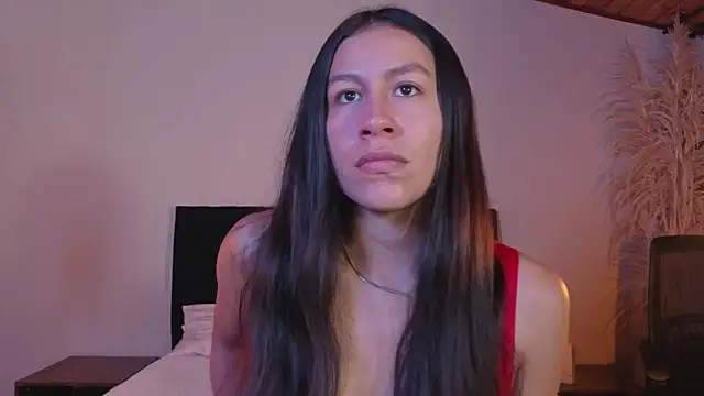 EmiGomez  online show from April 19, 2026, 11:51 pm