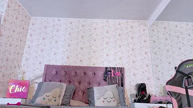 AvrillThomas online show from September 27, 2025, 2:44 pm