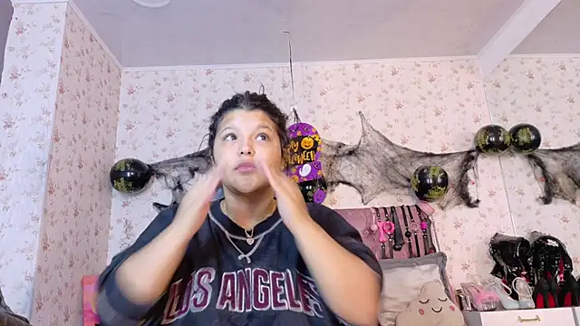 AvrillThomas online show from October 23, 2025, 3:33 pm