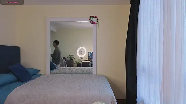 cameron cum online show from December 3, 2025, 11:08 am