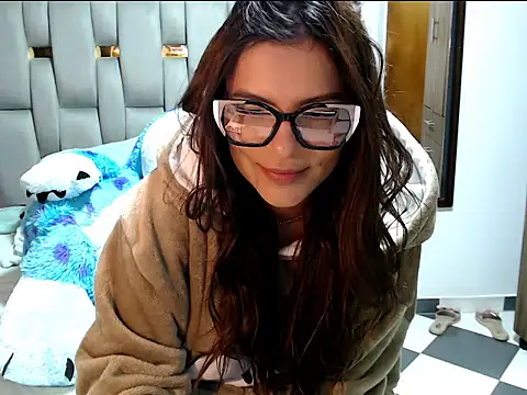lindacutferrer online show from May 15, 2026, 11:34 pm