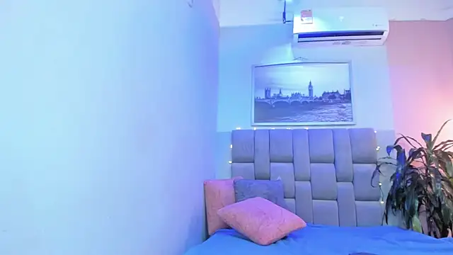 samyriverss online show from December 6, 2024, 4:03 am