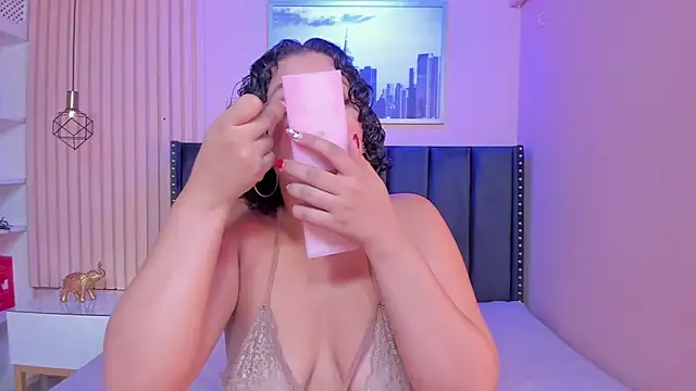 viiolett lee online show from January 14, 2025, 8:26 pm