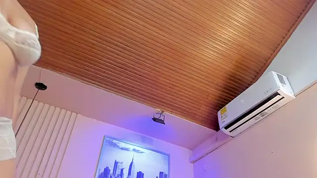 viiolett lee online show from March 11, 2025, 8:53 pm