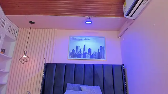 viiolett lee online show from October 26, 2025, 8:15 pm