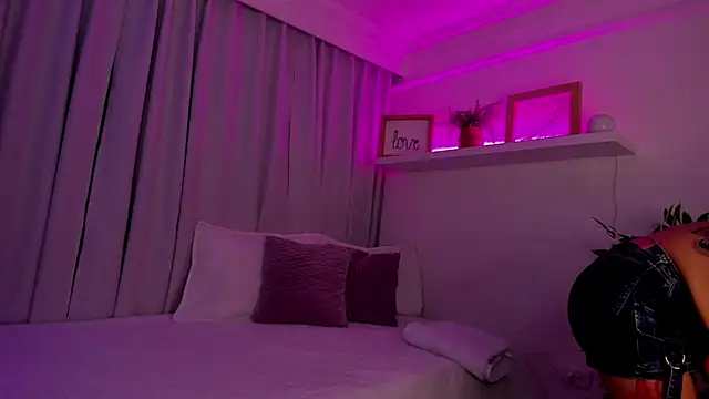 susyy7 online show from November 3, 2025, 7:37 pm