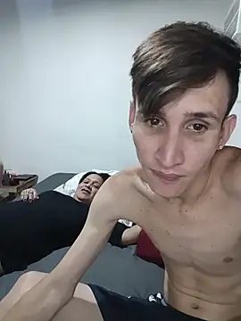 Milfvalesk online show from April 28, 2026, 4:23 pm