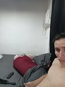 Milfvalesk online show from July 13, 2026, 8:44 pm
