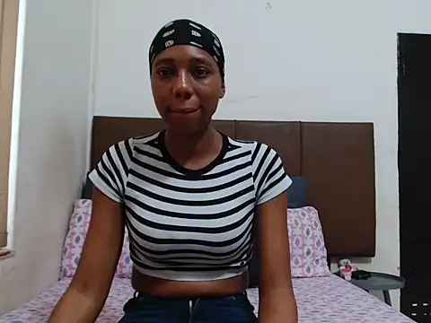 Snapshot of Sweet_nicole98 chatting on May 17, 2026, 12:01 pm Sweet nicole98 online show from May 17, 2026, 12:01 pm