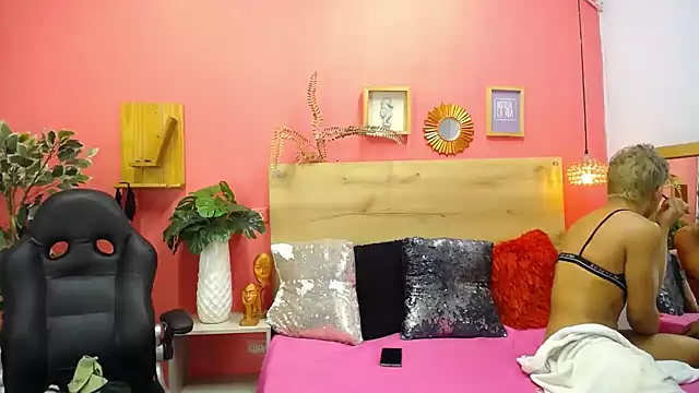 aslyhernandez 7 online show from March 16, 2026, 12:42 pm