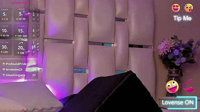 vayoleen online show from February 14, 2025, 1:13 am