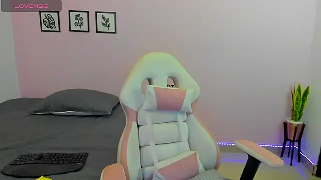 Snapshot of sophie_pazz chatting on March 28, 2026, 10:42 pm sophie pazz online show from March 28, 2026, 10:42 pm