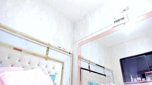 Victoriaa millers online show from October 4, 2025, 7:34 pm