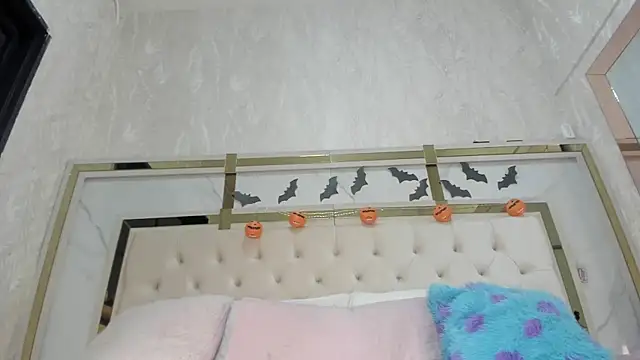 Victoriaa millers online show from October 16, 2025, 7:26 pm