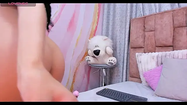 lila noa online show from February 28, 2025, 6:32 am