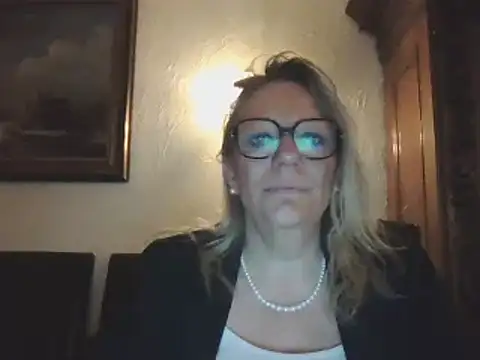 Snapshot of Silkesquirt chatting on December 10, 2024, 7:16 am Silkesquirt online show from December 10, 2024, 7:16 am