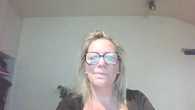 Snapshot of Silkesquirt chatting on September 9, 2025, 6:35 am Silkesquirt online show from September 9, 2025, 6:35 am