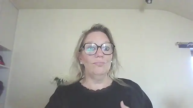Snapshot of Silkesquirt chatting on September 11, 2025, 7:19 am Silkesquirt online show from September 11, 2025, 7:19 am