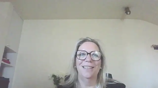 Snapshot of Silkesquirt chatting on September 19, 2025, 7:32 am Silkesquirt online show from September 19, 2025, 7:32 am