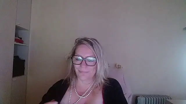 Snapshot of Silkesquirt chatting on October 13, 2025, 7:41 am Silkesquirt online show from October 13, 2025, 7:41 am